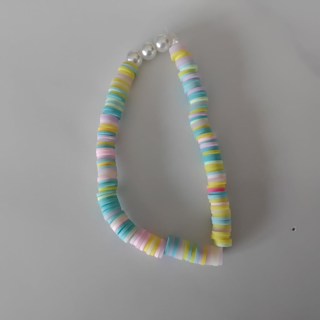 Clay bead bracelet with pearls