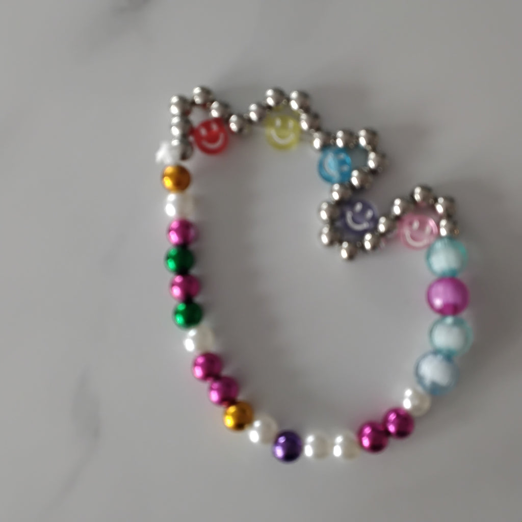 Preppy smiles wave bracelet with pearls